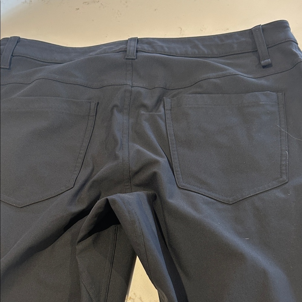 Lululemon Men’s ABC pant slim 31 short charcoal - Picture 4 of 6